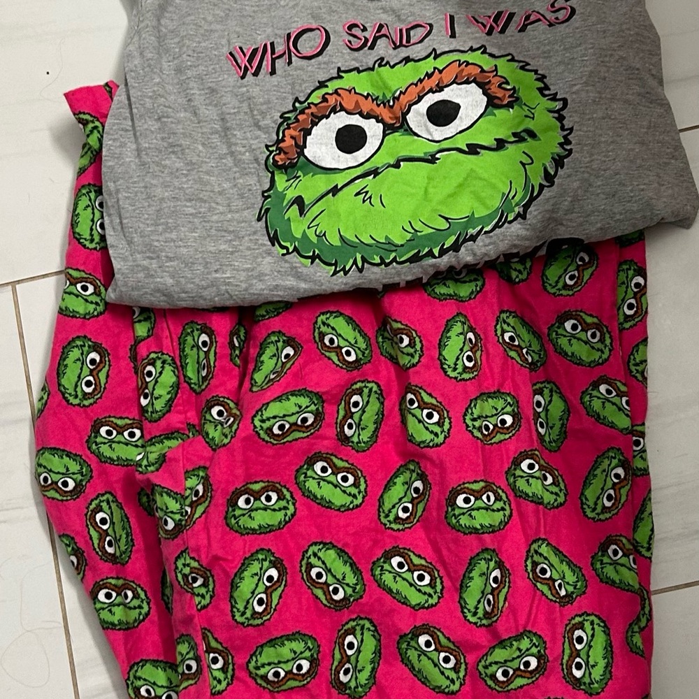 Sesame Street Women's Pajama Set - Gray and Pink with Green Oscar Design